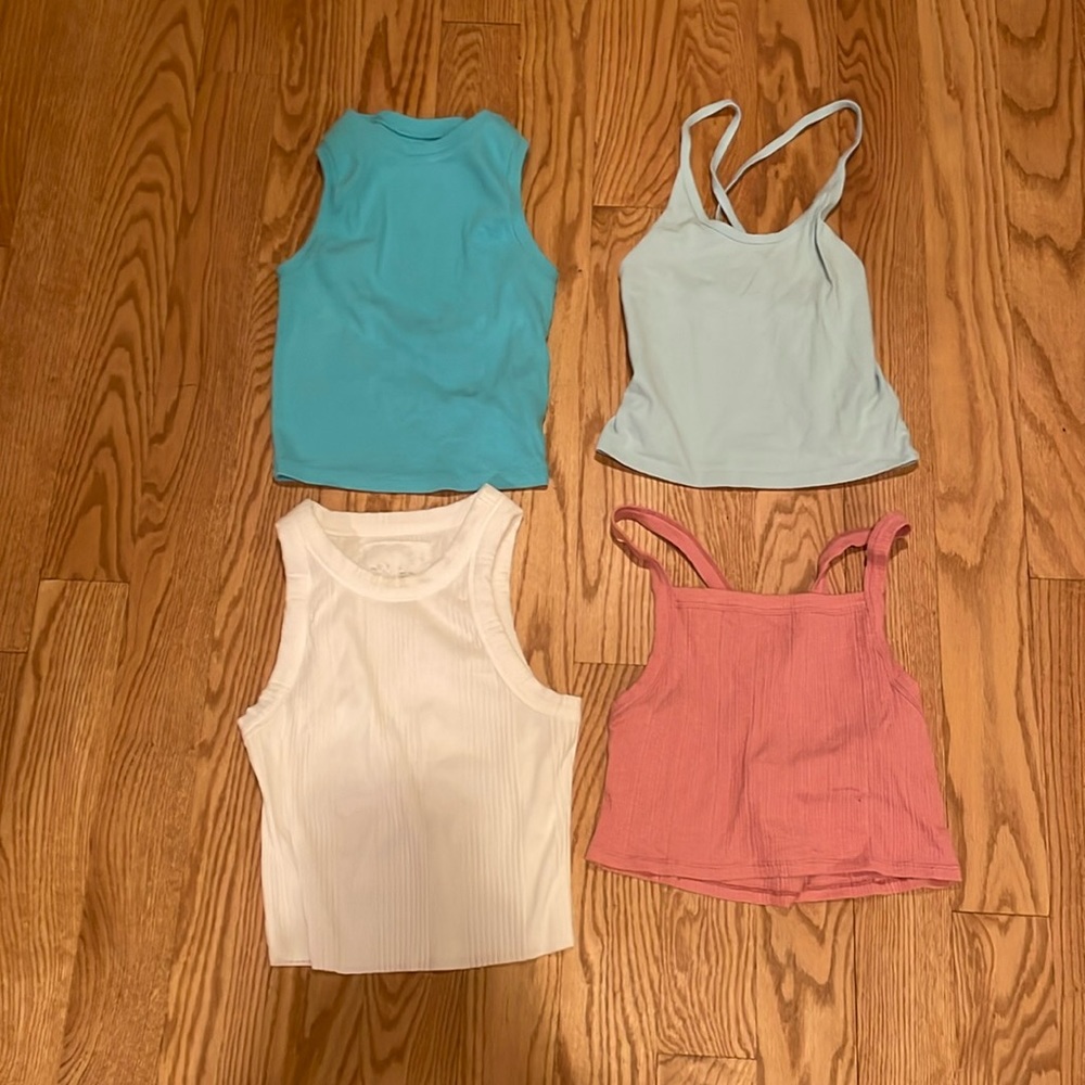 Pack of 4 Tanktops from American Eagle and Aerie 2 S and 2 XS